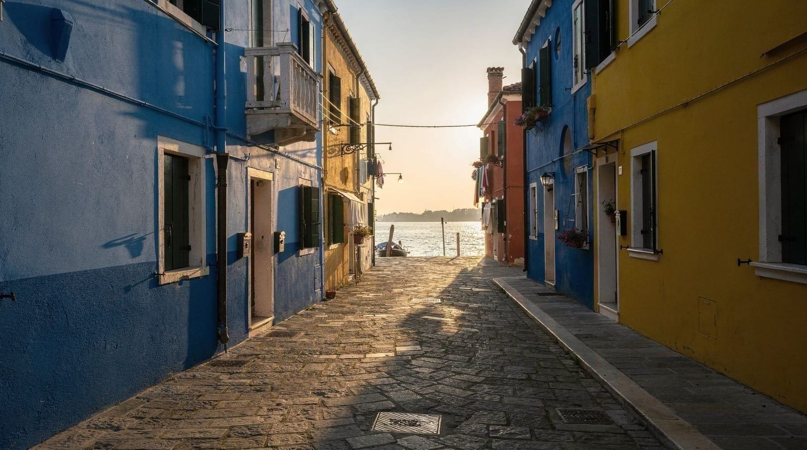 A photography morning in Burano: what time to arrive and where to stand — Done Burano at noon and at seven in the morning — there is no comparison. Here's