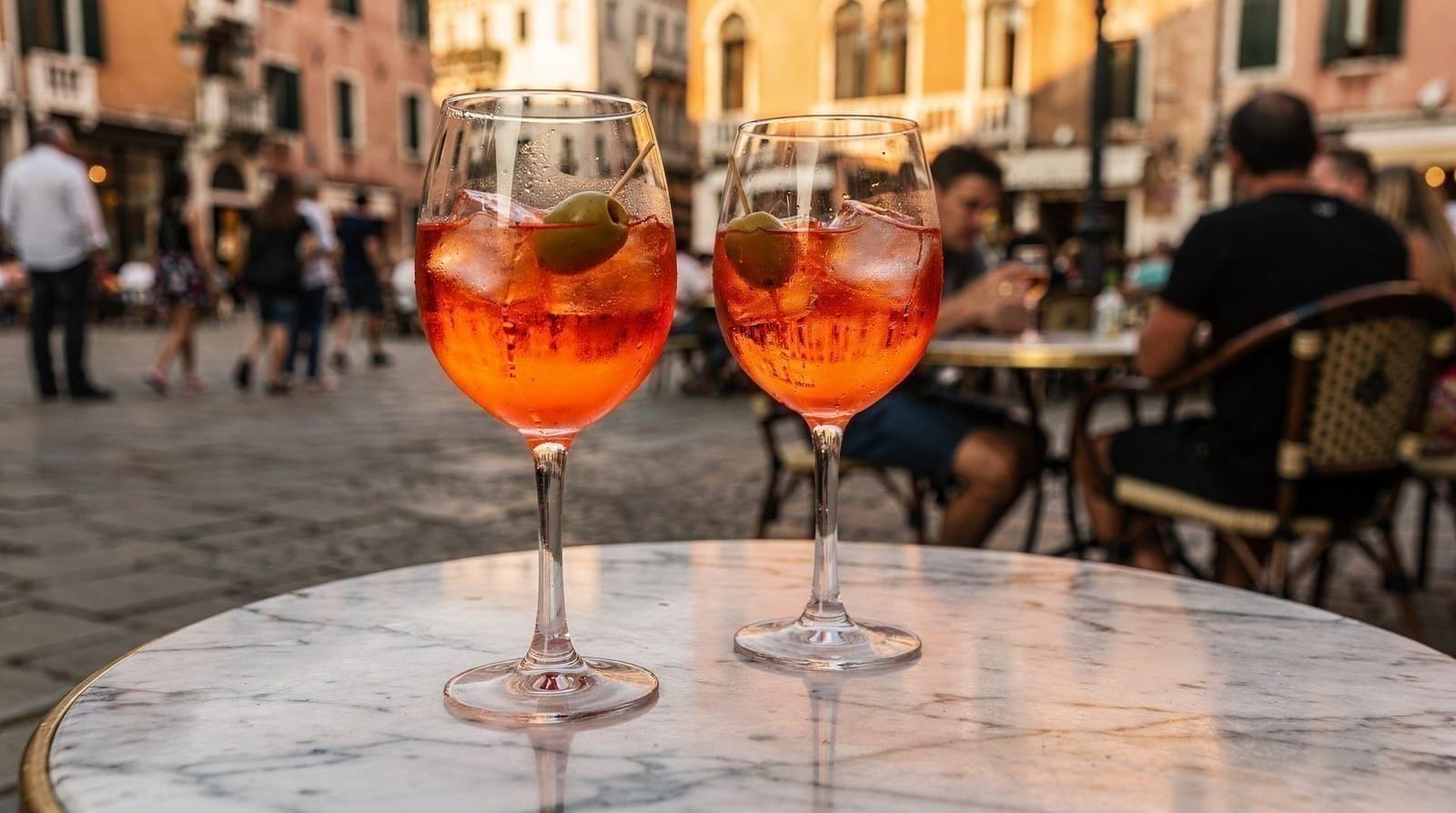 Le spritz vénitien : histoire, recette et où en boire un vraiment