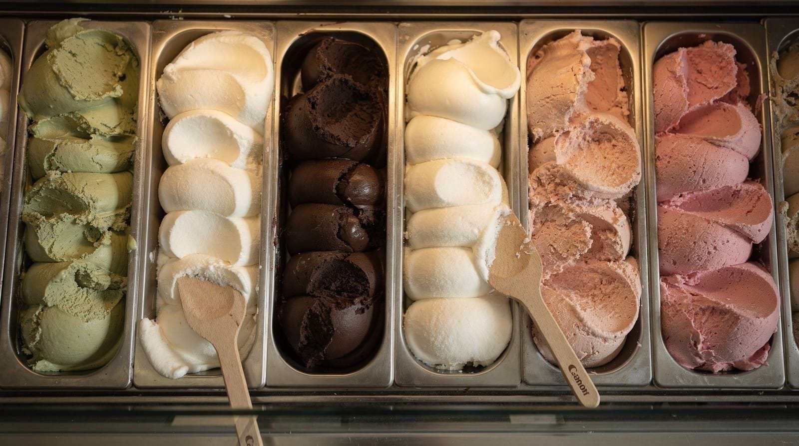 Best gelato in Venice: real vs tourist gelato explained — How to find genuine artisan gelato in Venice in 2026 — what artigianale means, t