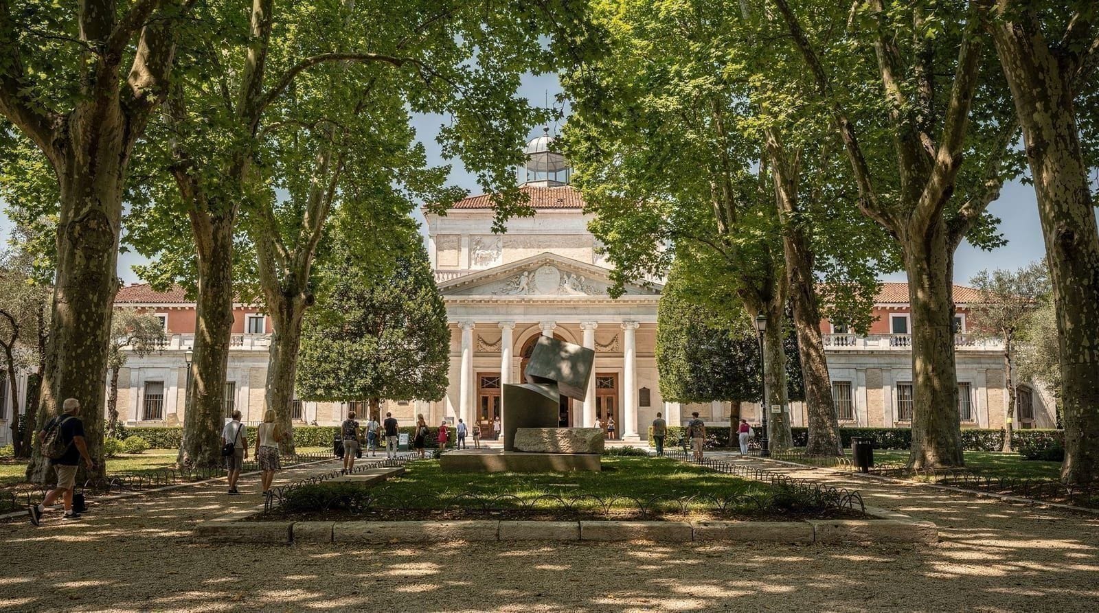 Venice Biennale guide: art, architecture, and how to visit — Venice Biennale guide: art vs architecture editions, 2026 dates, Giardini and Ar