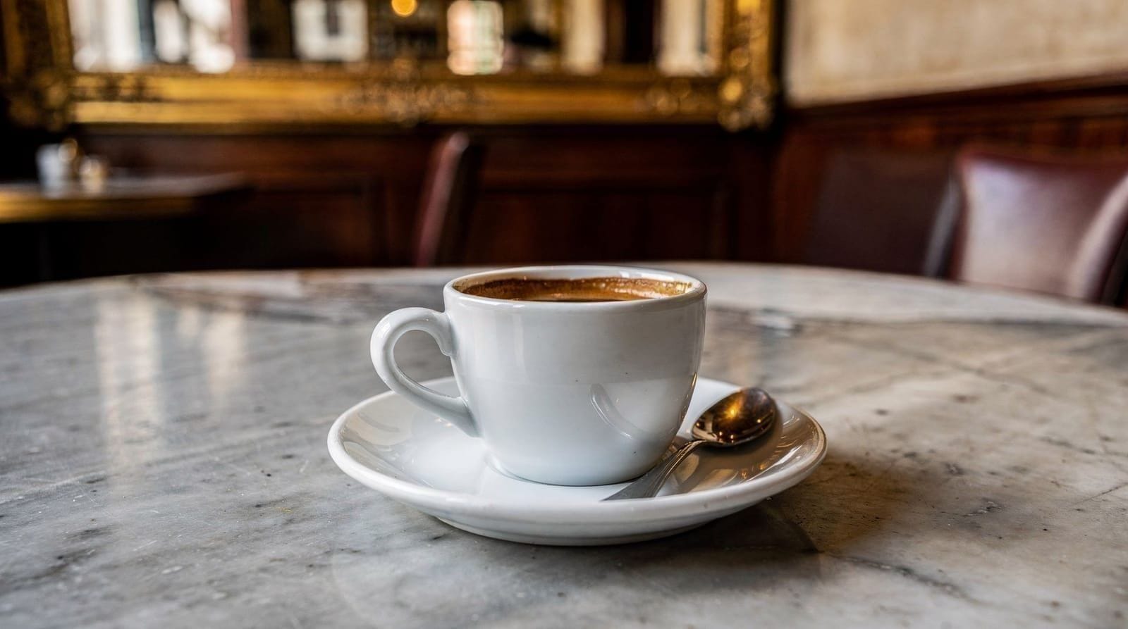 Coffee in Venice: where to drink, what to order, and what not to pay — How Venetians drink coffee — standing at the bar, paying Italian prices, and avo