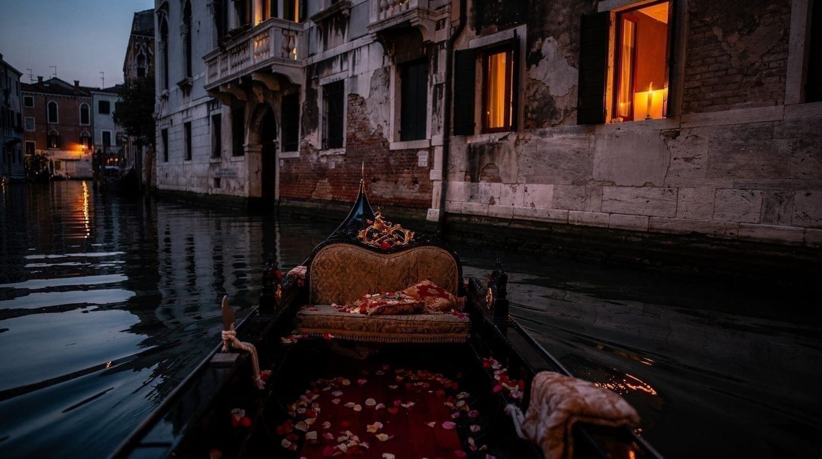 Honeymoon in Venice: honest advice for couples — Venice is genuinely romantic. Skip the clichés: quiet canals at dawn, dinner in 