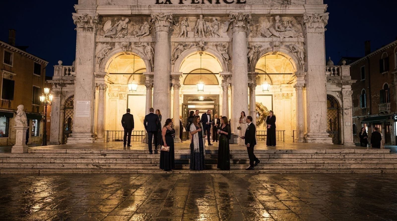 The majestic Teatro La Fenice: guided tour in Venice