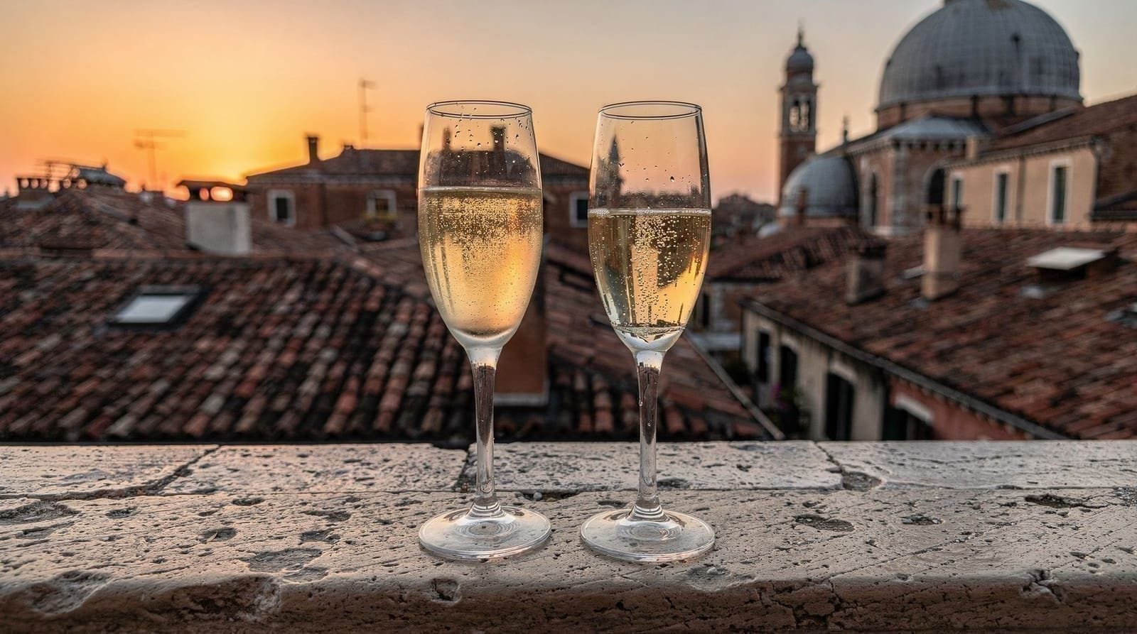 Prosecco vs Champagne: the honest comparison — A factual comparison of Prosecco and Champagne — production method, grapes, flav