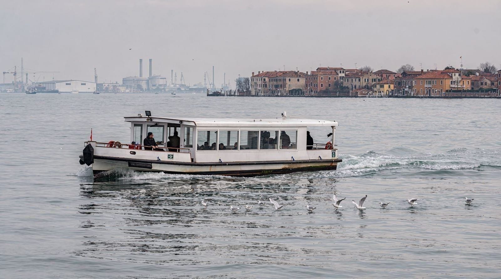 Vaporetto to the lagoon islands: lines, schedules, and tickets explained