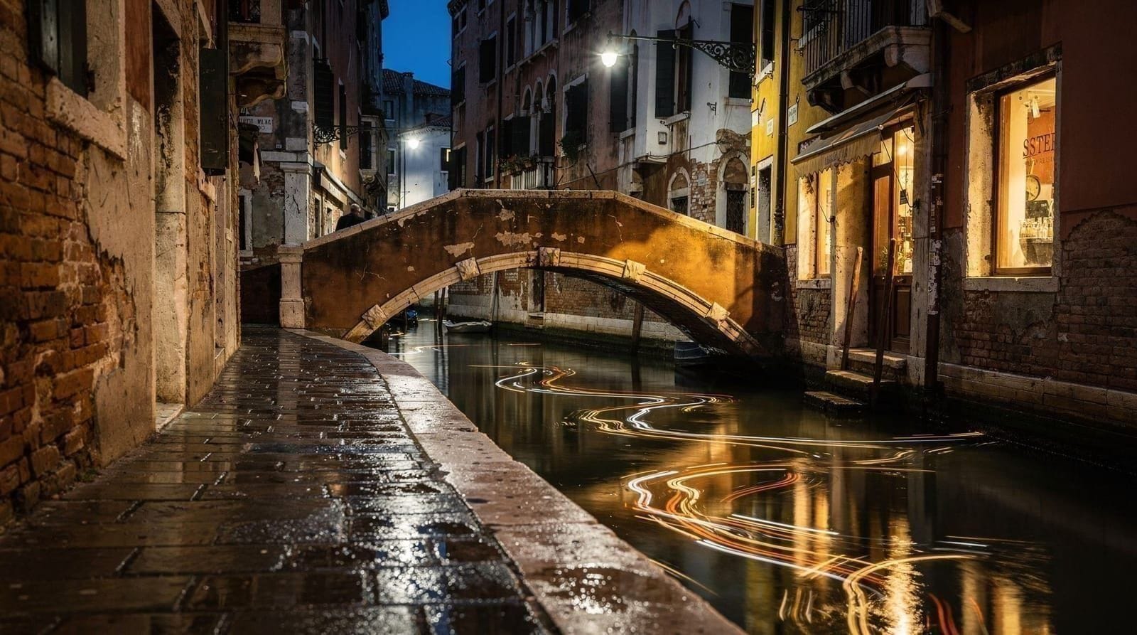 Venice after dark: what the city looks like at night — Venice transforms after 9pm — tourists thin, the calli empty, the city becomes s
